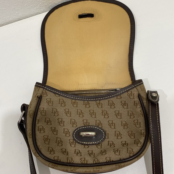 Authentic Dooney & Bourke Singnature Jacquard Monogram Crossbody Purse / Handbag - Picture 15 of 17